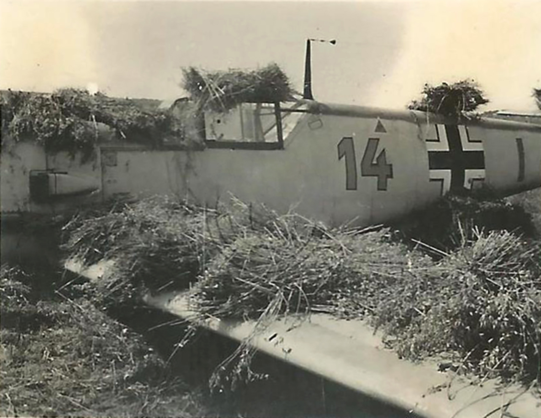 Messerschmitt Bf 109E3 9.JG26 Yellow 14 belly landing at Caffiers Aug 1940 ebay 01