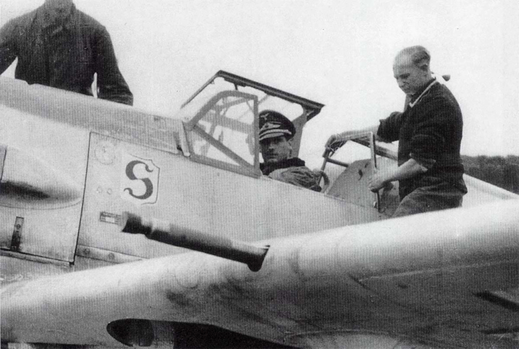 Messerschmitt Bf 109E4 9.JG26 Yellow 1 Gerhardt Schopfel Calais France Aug 1940 02