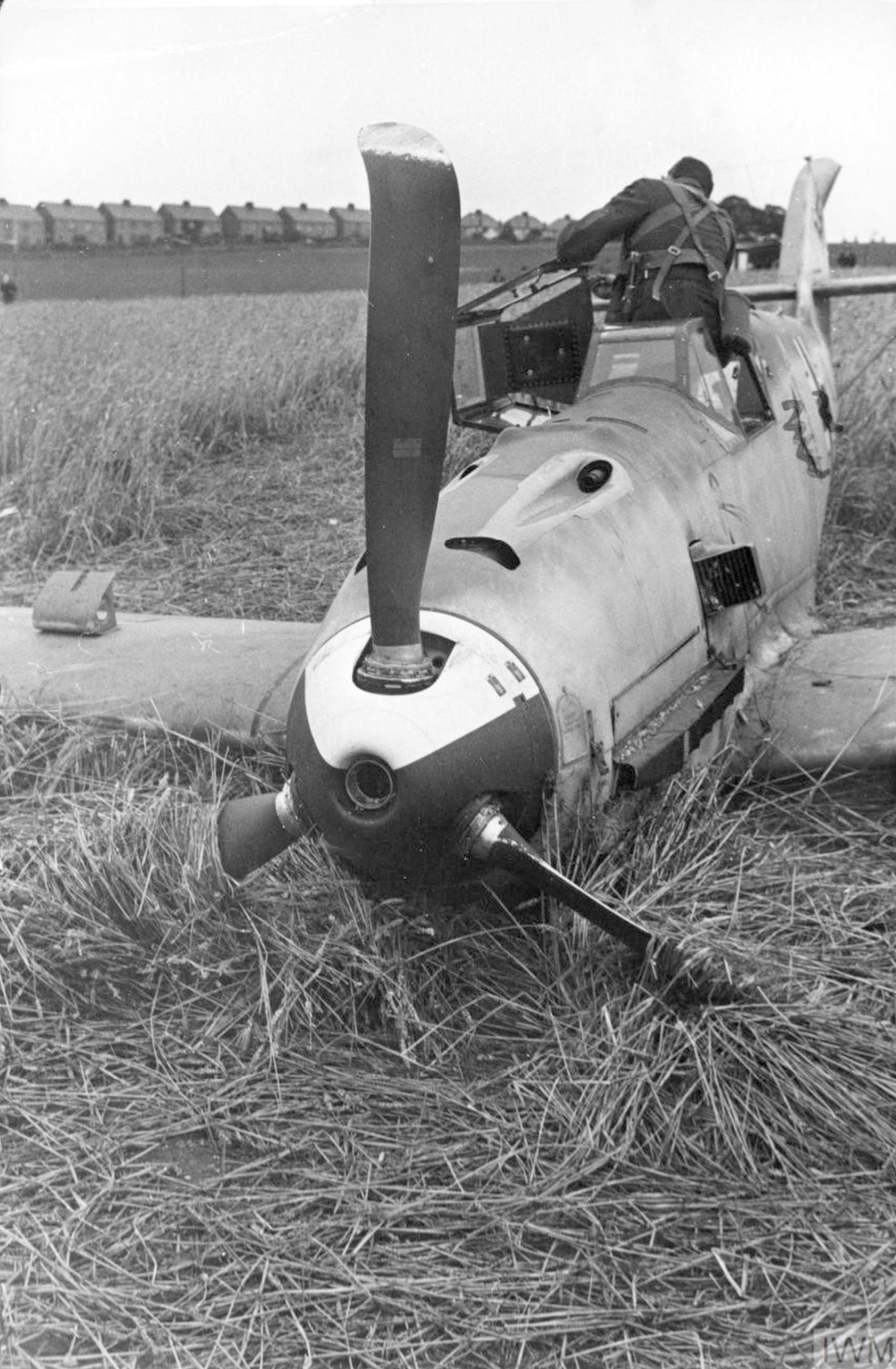 Messerschmitt Bf 109E1 Stab III.JG26 Werner Bartels WNr 6296 force landed Kent 24th Jul 1940 IWM HU104713