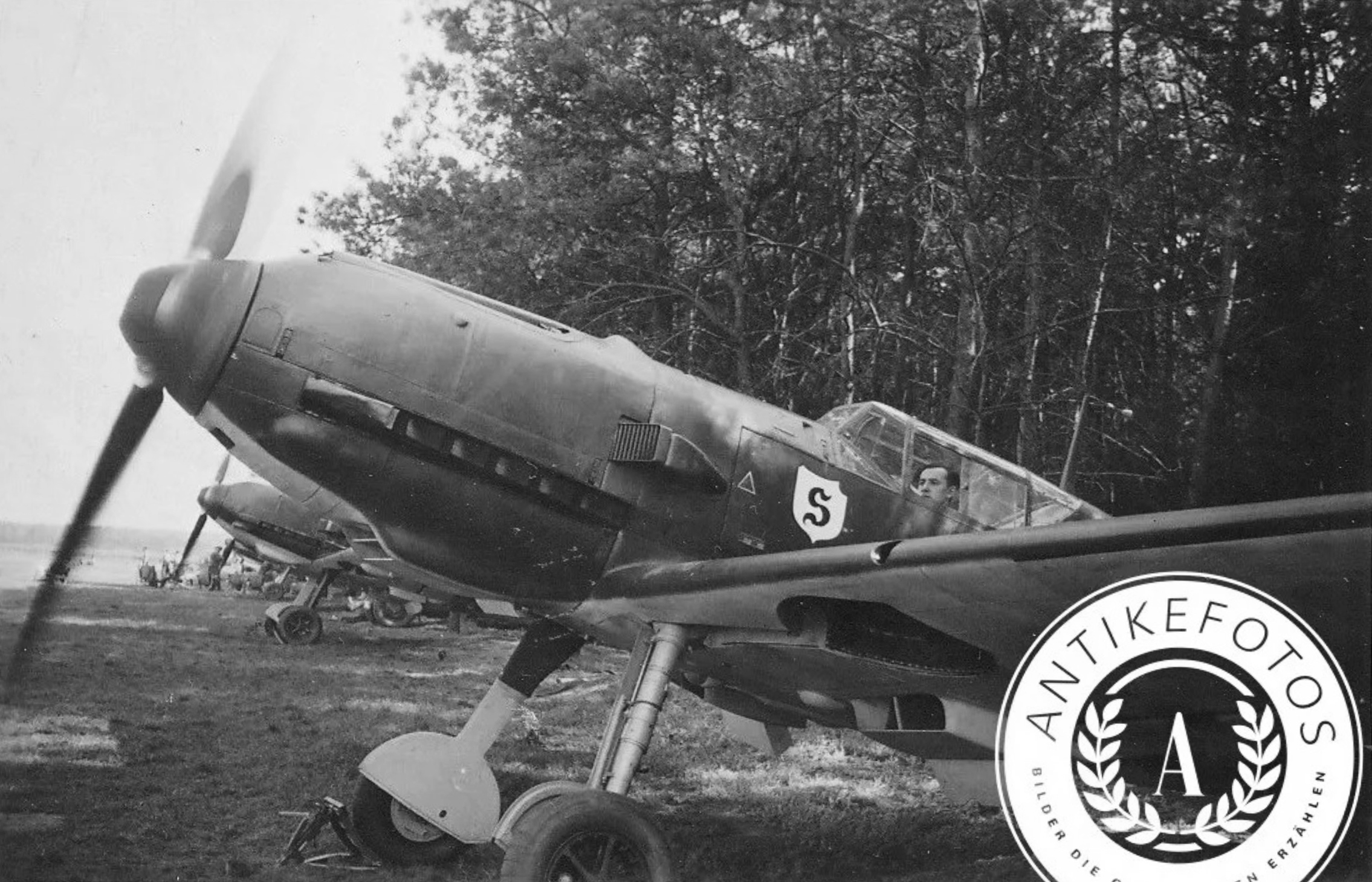 Messerschmitt Bf 109E1 1.JG26 White 11 and White 10 Germany Aug 1939 eBay 02