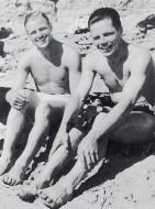 Asisbiz Aircrew Luftwaffe JG26 aces Joachim Muncheberg and Ernst Laube enjoying a break Balkans 1941 01