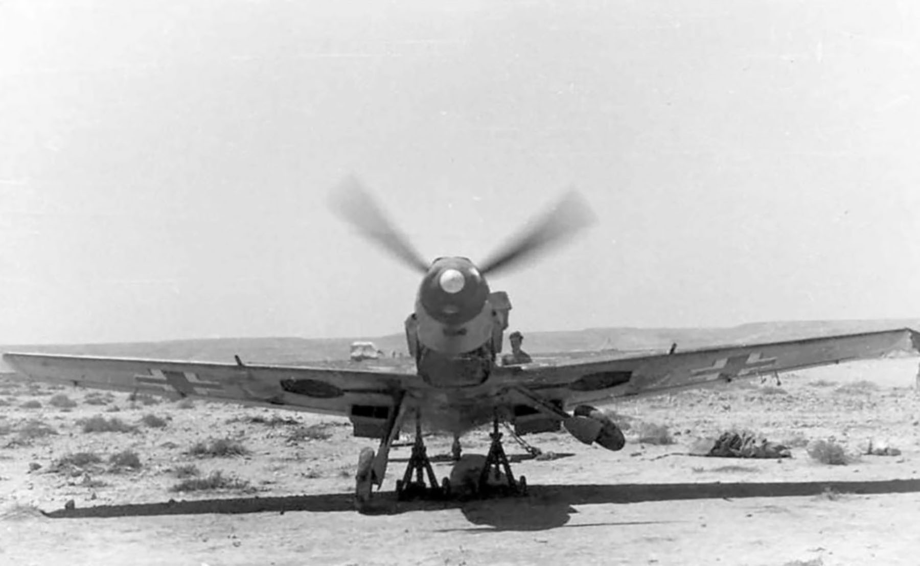 Messerschmitt Bf 109E7Trop 3.JG27 Yellow 7 gear retraction tests El Gazala North Africa 1941 01