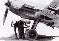 Asisbiz Messerschmitt Bf 109E7Trop 2.JG27 Black 6 Sicily 1941 02