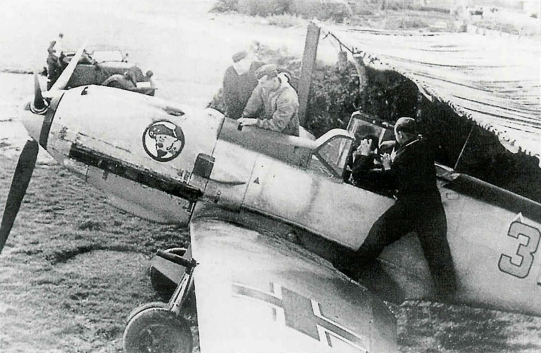 Messerschmitt Bf 109E3 3.JG27 Yellow 3 Guines AF France 1940 01