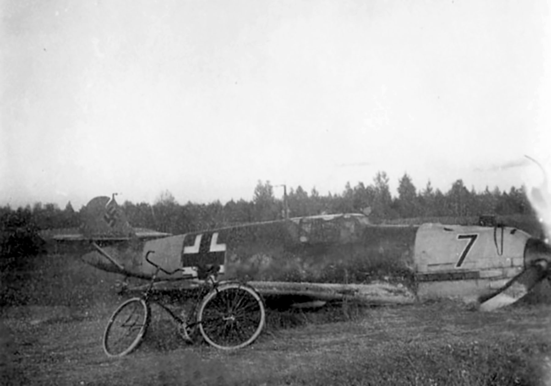 Messerschmitt Bf 109E3B 8.JG27 Black 7 force landed Balkans campaign 1941 02