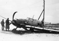 Asisbiz Messerschmitt Bf 109E3B 8.JG27 Black 1 Hans Lass landing mishap 7th Oct 1941 01