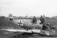 Asisbiz Messerschmitt Bf 109E7 7.JG27 White 5 force landed Staraya Russia 1941 eBay 04
