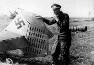 Asisbiz Messerschmitt Bf 109E7 9.JG27 Yellow 1 Erbo Graf von Kageneck WNr 1326 force landed Russia 20th Aug 1941 02