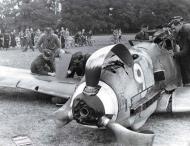 Asisbiz Messerschmitt Bf 109E1 7.JG27 White 9 Stkz PH+LV WNr 4851 Karl Fischer crash landed Windsor 1940 02