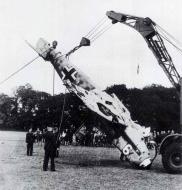 Asisbiz Messerschmitt Bf 109E1 7.JG27 White 9 Stkz PH+LV WNr 4851 Karl Fischer crash landed Windsor 1940 05