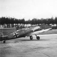 Asisbiz Messerschmitt Bf 109E4 7.JG27 White 4 France 1940 01