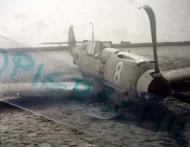 Asisbiz Messerschmitt Bf 109E4 7.JG27 White 8 belly landed France 1940 02