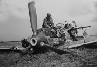 Asisbiz Messerschmitt Bf 109E4 8.JG27 Black 10 belly landed Ostfront 1941 02