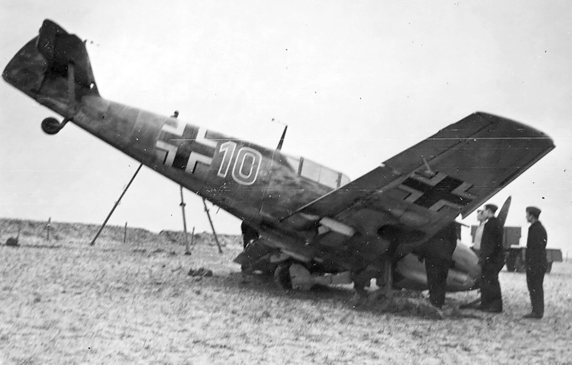 Messerschmitt Bf 109E7 2.ErgGrJG3 Green 10 landing gear collapse Esbjerg autum 1941 eBay 01