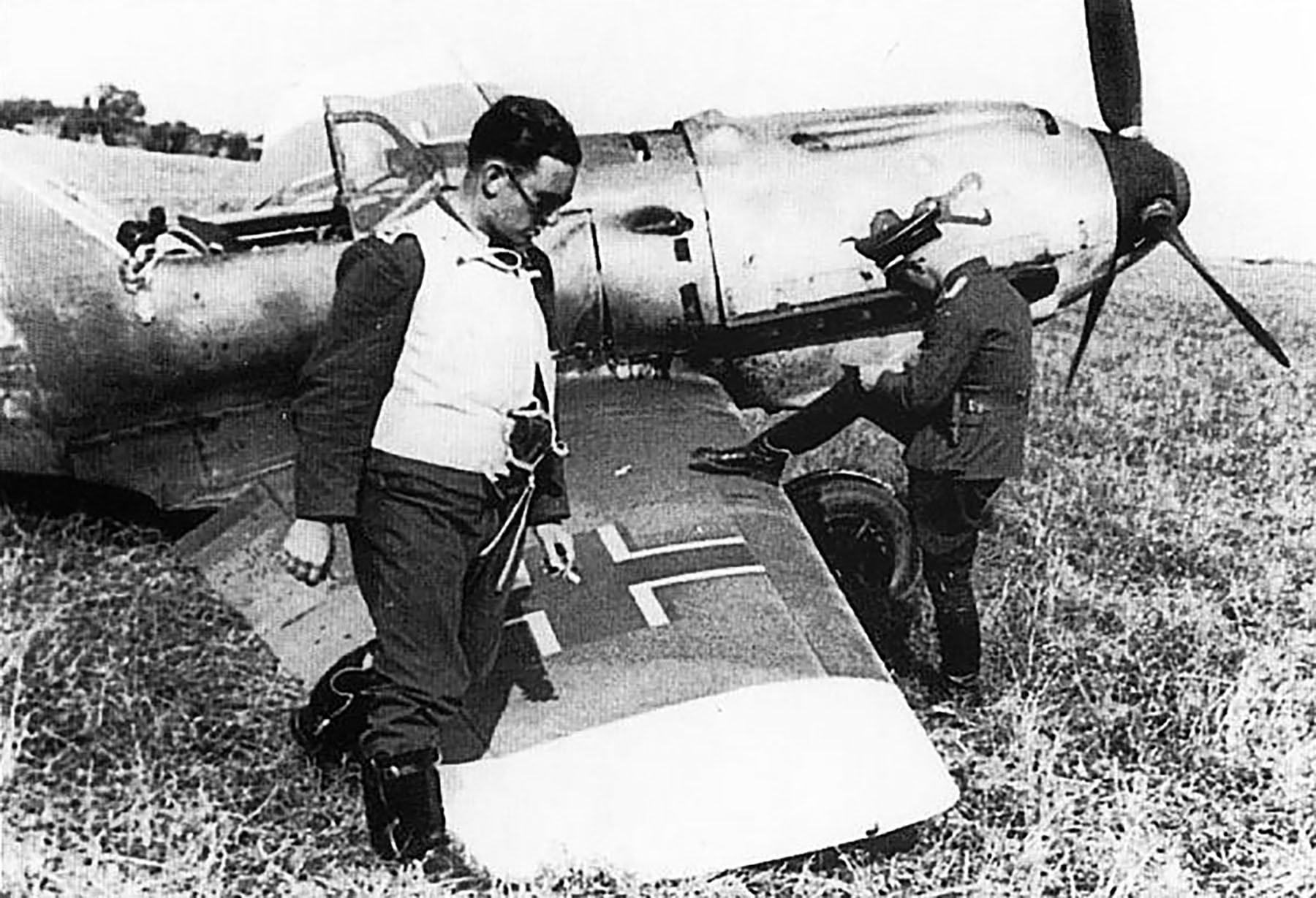 Messerschmitt Bf 109E1 2.JG3 Black 6 Hans Ehlers landing mishap Colombert France August 1940 04