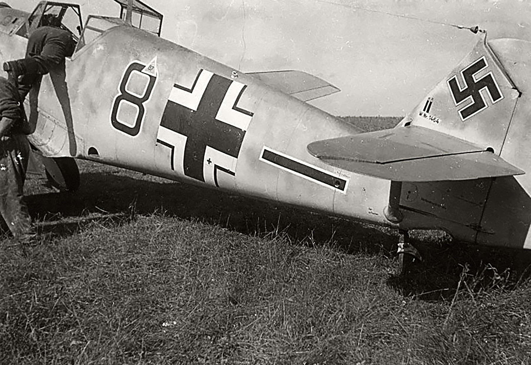 Messerschmitt Bf 109E4 5.JG3 Black 8 WNr 1464 France Sep 1940 01