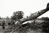 Asisbiz Messerschmitt Bf 109E1 4.JG3 White 5 force landing WNr 6339 St Omer Arques France 28th Sep 1940 03