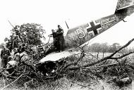 Asisbiz Messerschmitt Bf 109E1 4.JG3 White 5 force landing WNr 6339 St Omer Arques France 28th Sep 1940 04