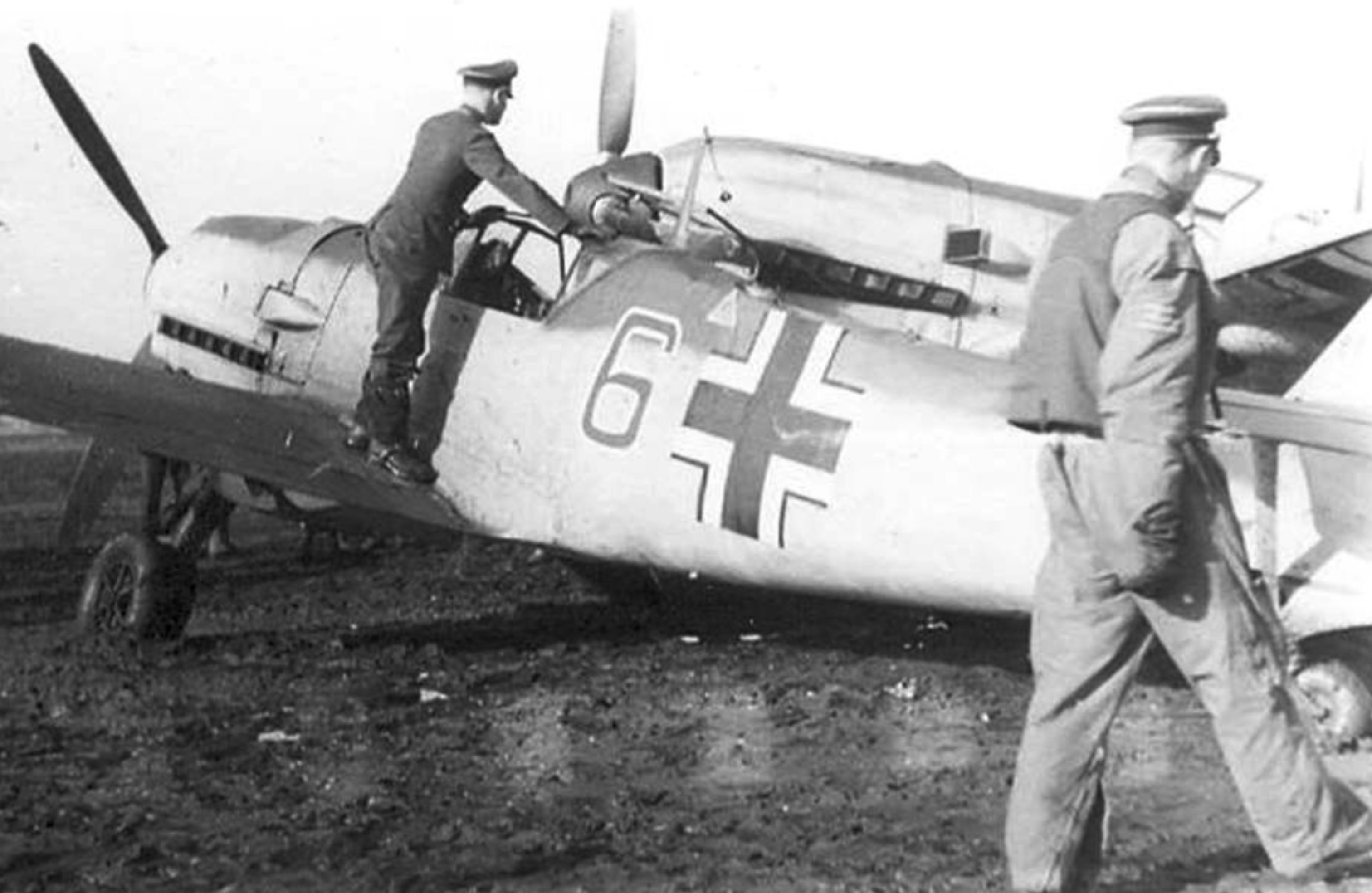 Messerschmitt Bf 109E3 Stab I.JG3 Winkel taxiing mishap with 2.JG3 Black 6 France 1940 eBay 02