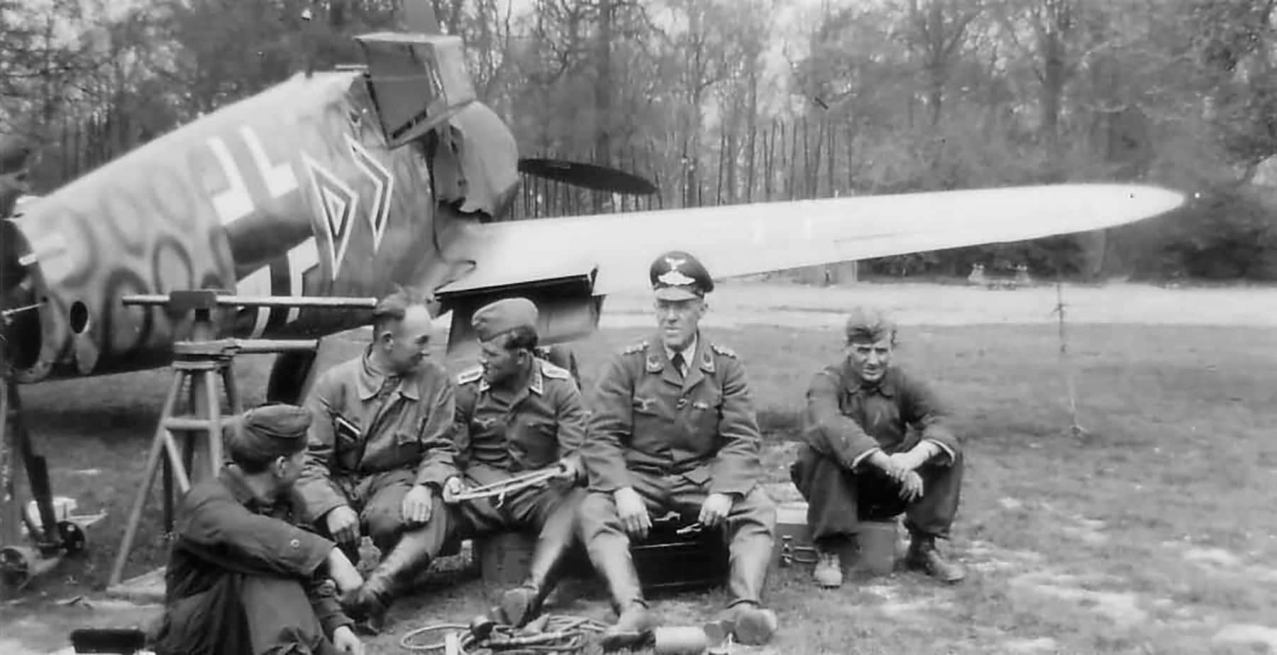 Messerschmitt Bf 109E4 Stab I.JG3 Friedrich Hahn under repair France 1940 02