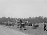 Asisbiz Messerschmitt Bf 109E7B 1.JG52 line up France 1940 01