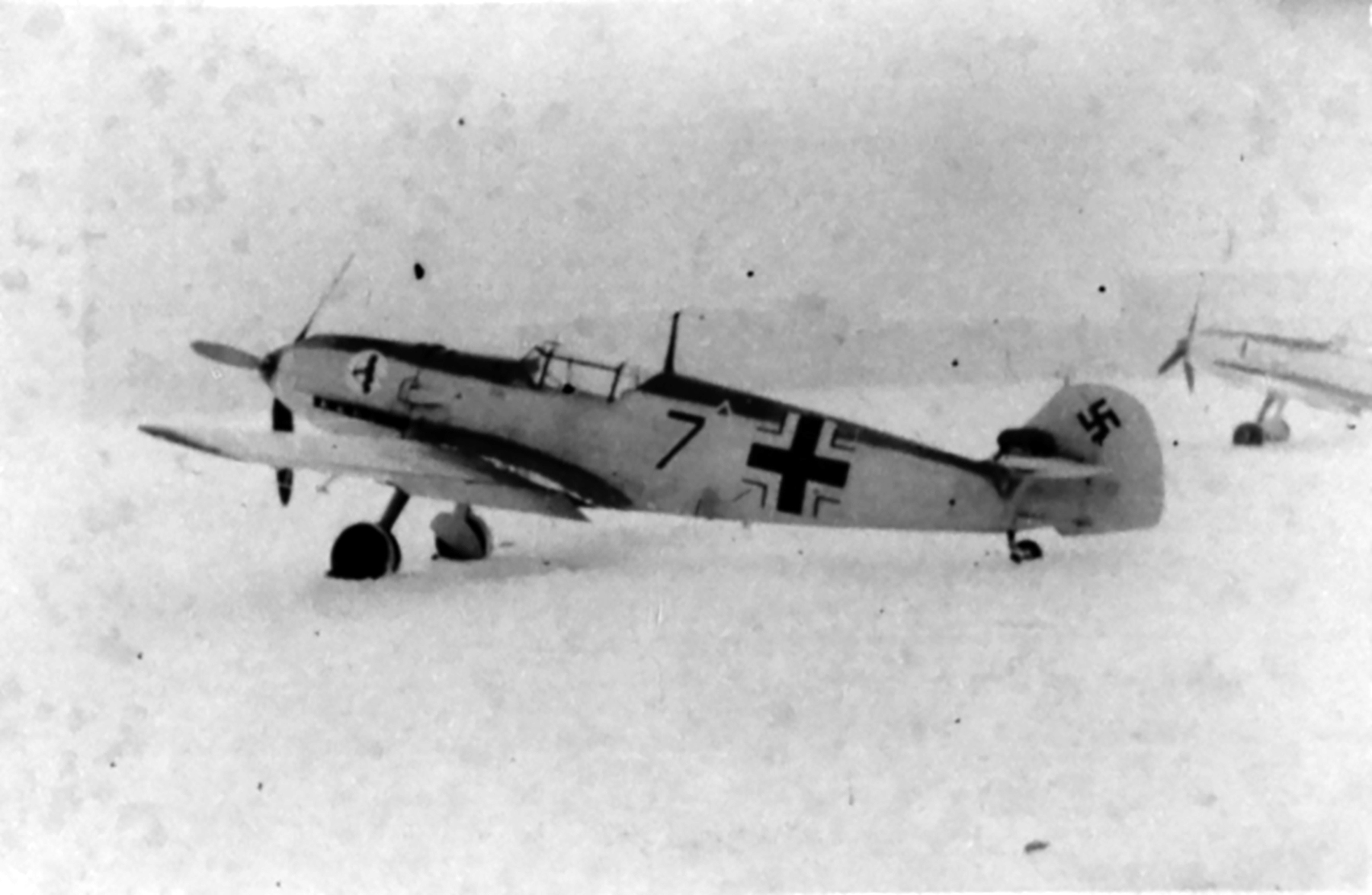 Messerschmitt Bf 109E1 5.JG52 Red 7 winter 1940