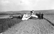 Asisbiz Messerschmitt Bf 109E1 5.JG54 Red 2 being salvaged after a force landing 1940 01