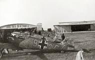 Asisbiz Messerschmitt Bf 109E1 9.JG52 Yellow 10 foreground at Pipera Romania Sep 1941 01