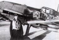 Asisbiz Aircrew Luftwaffe ace pilot 4.JG52 Walter Kohne showing the winged sword emblem 1940 01