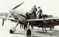 Asisbiz King Michael I of Romania n JG52 Maj Gotthard Handrick inspecting a Bf 109 Baneasa airfield April 1941 ebay 02