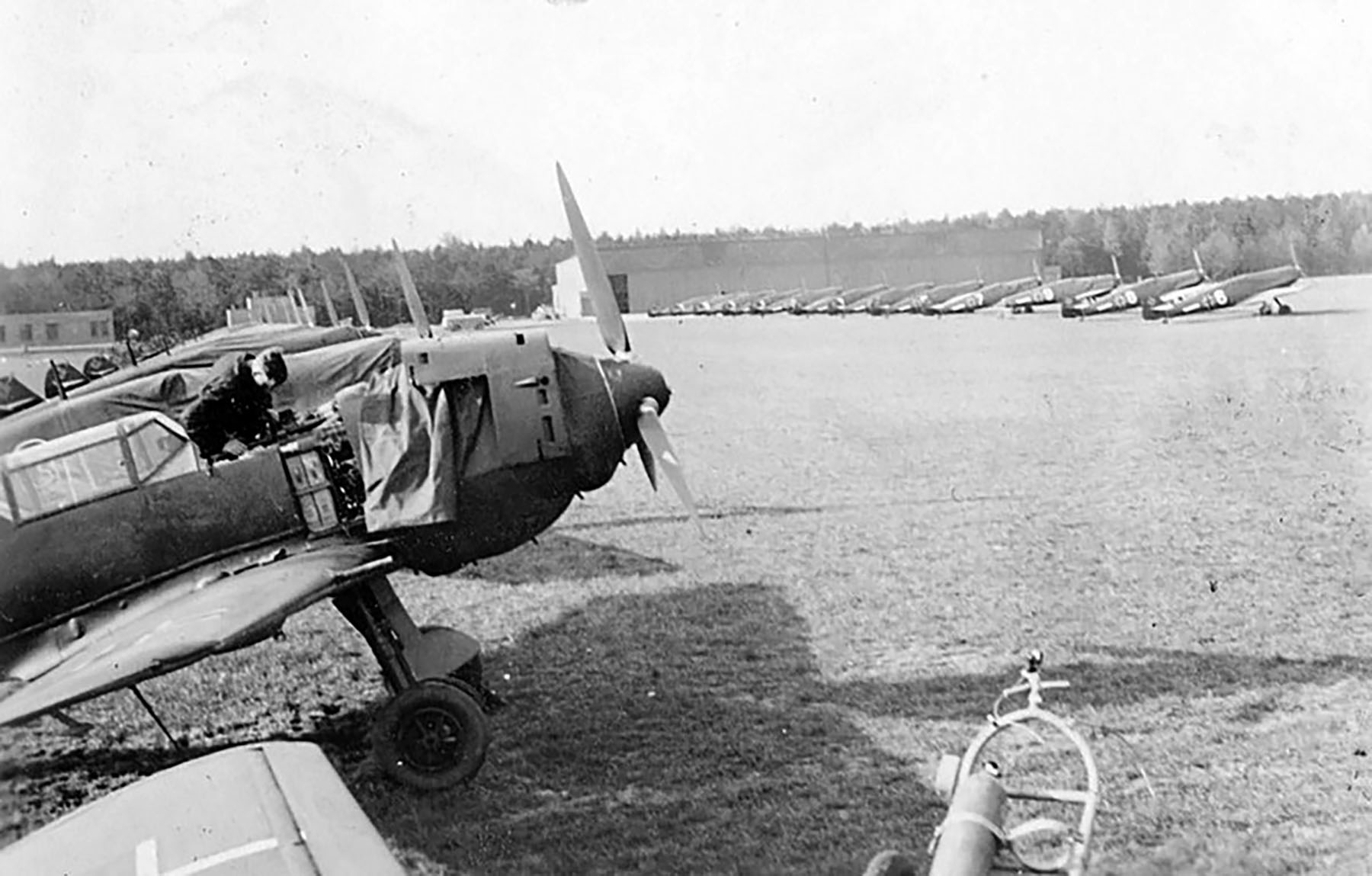 Messerschmitt Bf 109E3 4.JG53 White 6 La Villiaza Guernsey 1940 01