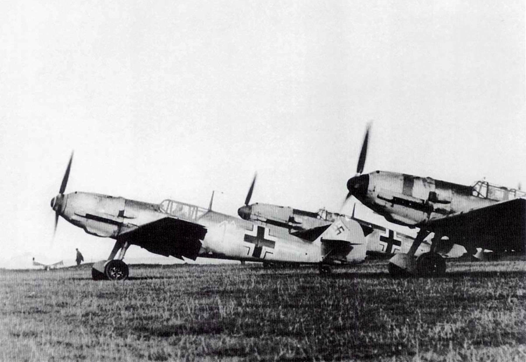 Messerschmitt Bf 109E7 5.JG53 Green 1 Guernsey August 1940 01