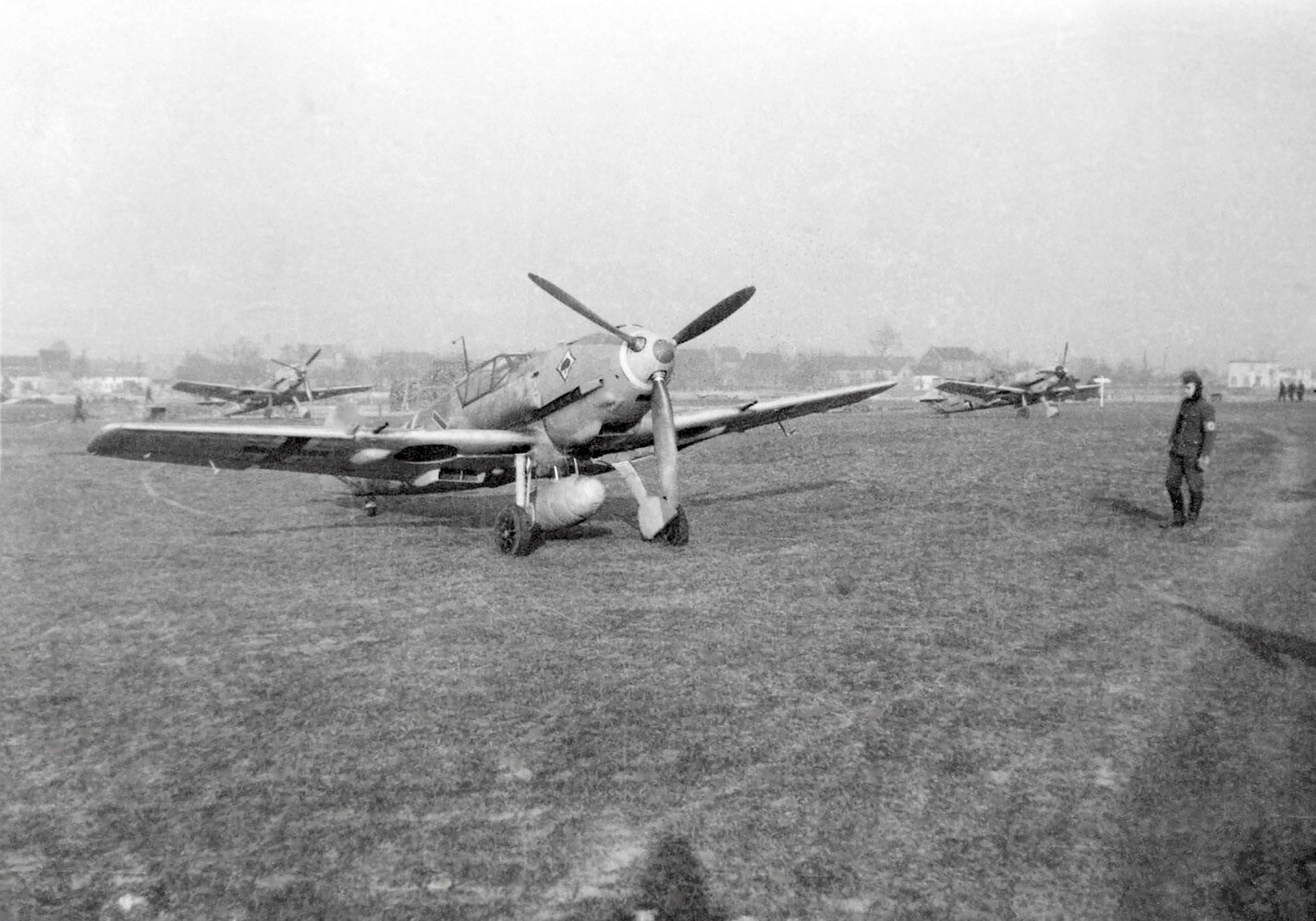 Messerschmitt Bf 10E7 Stab II.JG53 Chevron WNr 4112 at Montdidier France late 1940 eBay 01