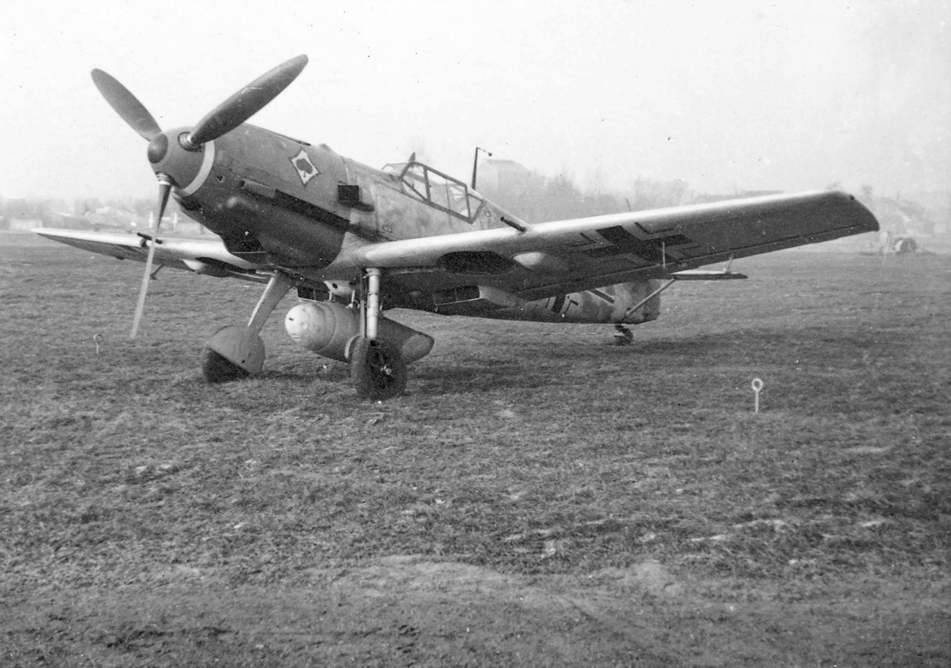 Messerschmitt Bf 10E7 Stab II.JG53 Chevron WNr 4112 at Montdidier France late 1940 eBay 02