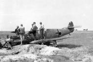 Asisbiz Messerschmitt Bf 109E3 9.JG53 Yellow 6 force landed France 1940 01