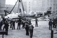 Asisbiz Messerschmitt Bf 109E4 7.JG53 White 5 Hans Georg Schulte WNr 1506 being put on display Manston Sep 1940 01
