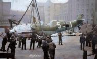 Asisbiz Messerschmitt Bf 109E4 7.JG53 White 5 Hans Georg Schulte WNr 1506 being put on display Manston Sep 1940 04