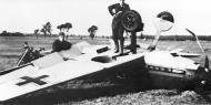 Asisbiz Messerschmitt Bf 109E1 I.JG76 landing mishap 1939 01