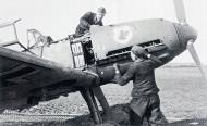 Asisbiz Messerschmitt Bf 109E III.JG77 being serviced at Molaoi Crete 1941 01