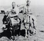 Asisbiz Messerschmitt Bf 109E III.JG77 ground personnel 1941 01