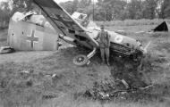 Asisbiz Messerschmitt Bf 109E4 8.JG77 Black 7 being salvaged Balkans 1941 eBay 02