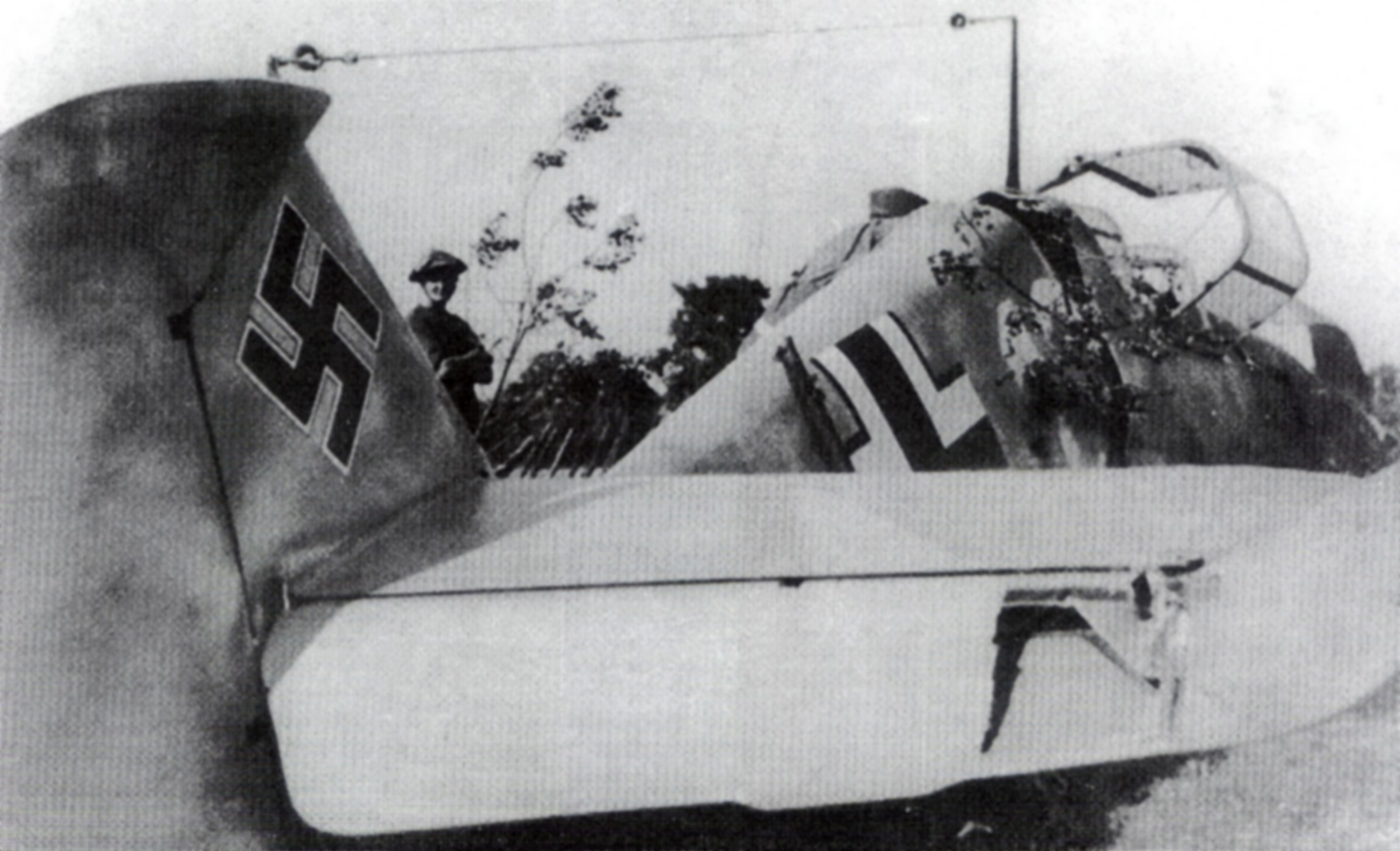 Messerschmitt Bf 109E 1.JG77 White 13 Hans Jurgen Ehrig crash landed Kent 1940 01