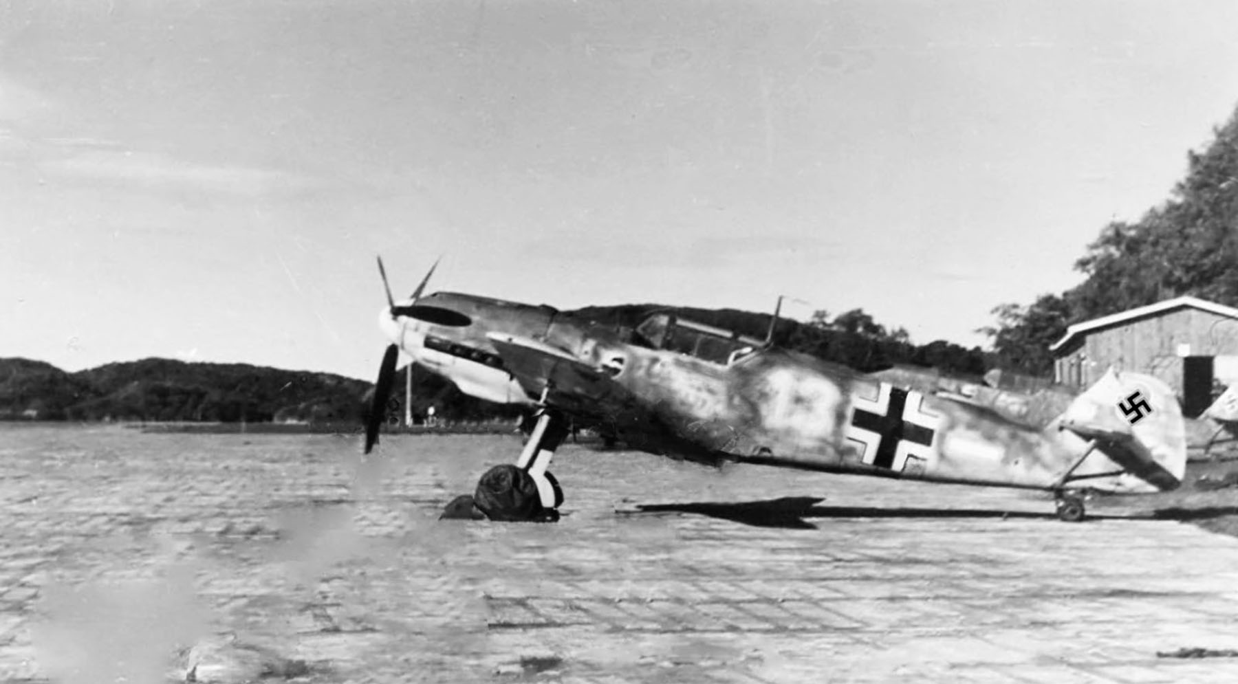 Messerschmitt Bf 109E1 4.JG77 White 13 Helmut Henz Norway Jun 1940 02