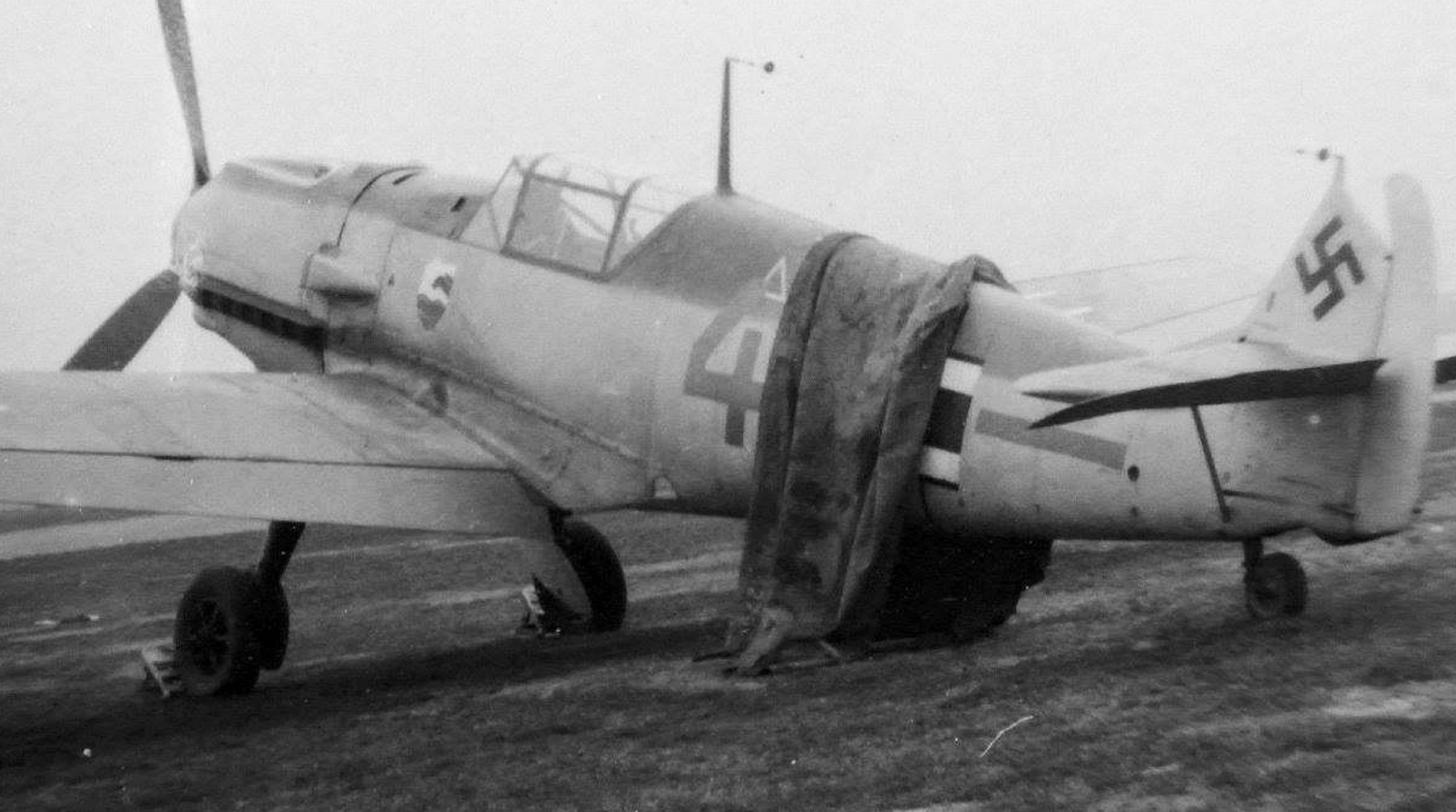 Messerschmitt Bf 109E1 6.JG77 Yellow 4 unknown 1940 eBay 01