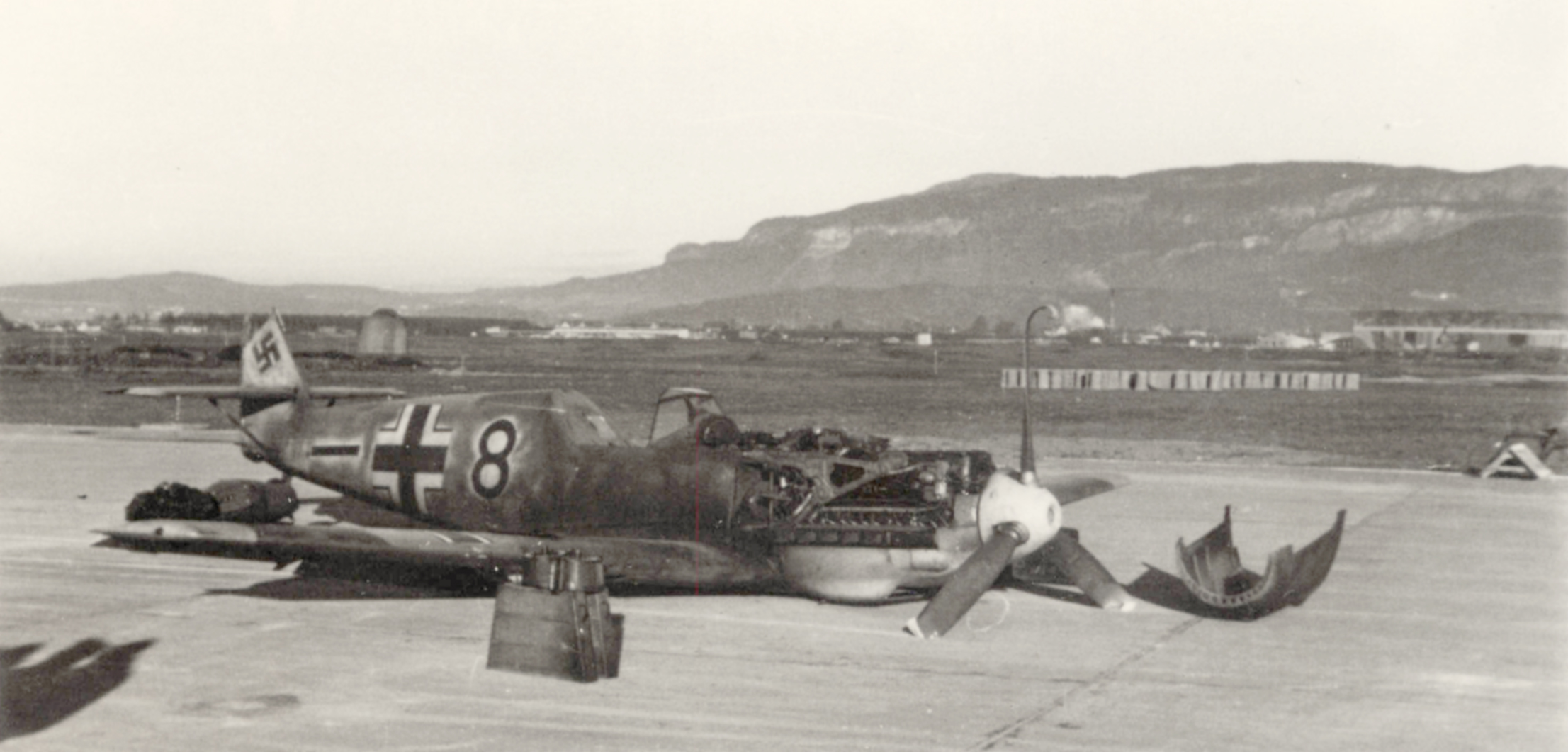 Messerschmitt Bf 109E1B 5.JG77 Black 8 Heinrich Brunsmann WNr 5011 Tronheim Vaernes 23rd Oct 1940 02