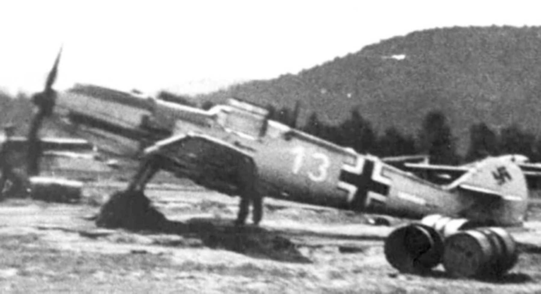 Messerschmitt Bf 109E3 4.JG77 White 13 Helmut Henz WNr 1271 Vaernes Norway 1940 02