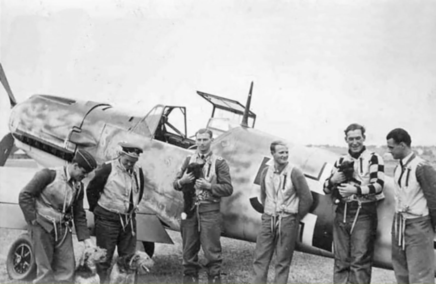 Messerschmitt Bf 109E3 5.JG77 Black 5 propaganda Aalborg Aug 1940 01