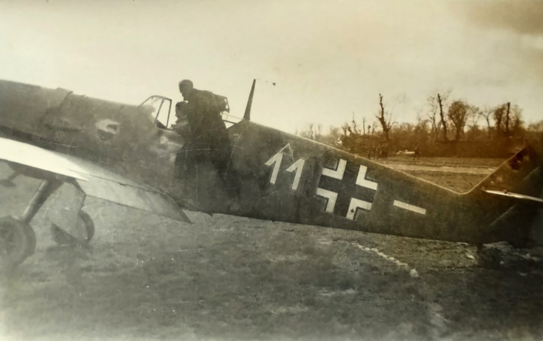 Messerschmitt Bf 109E4 4.JG77 White 11 France late 1940 01