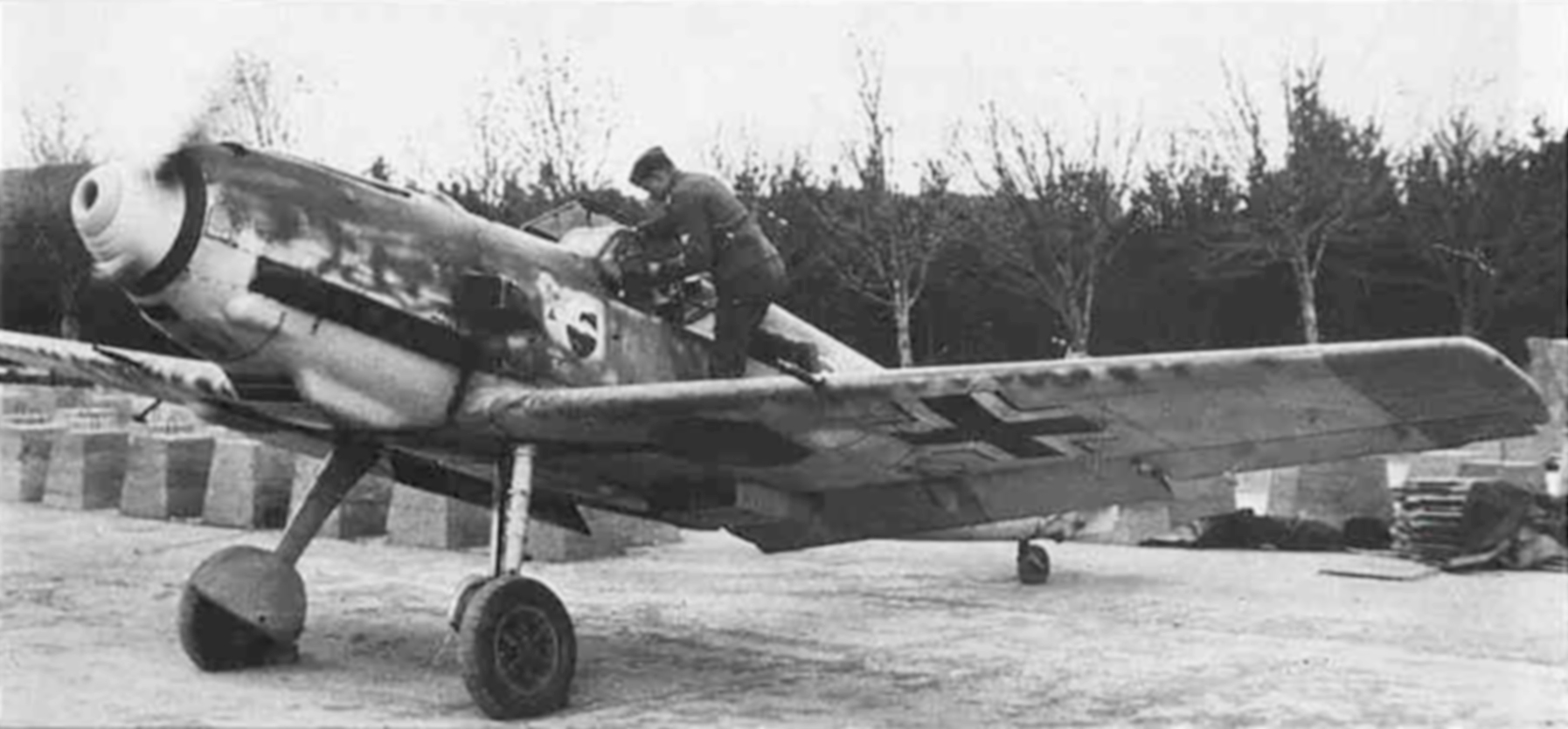Messerschmitt Bf 109E4 II.JG77 warming its engines Norway April 1940 01