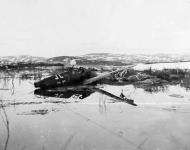 Asisbiz Bf 109E7 14.JG77 Red 7 Eduard Keller WNr 4815 Kirkenes KIC icing 5th Oct 1941 01